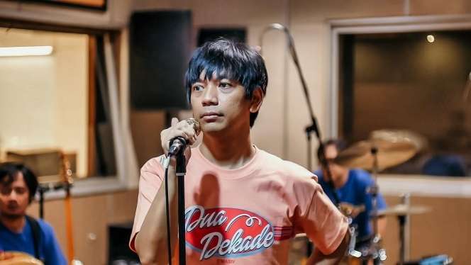 Pernah Dibayar Nasi Goreng Hingga Tidur Beralaskan Tikar, Kini Vokalis Band Ternama Ini Tinggal di Rumah Mewah Seharga Rp20 Miliar