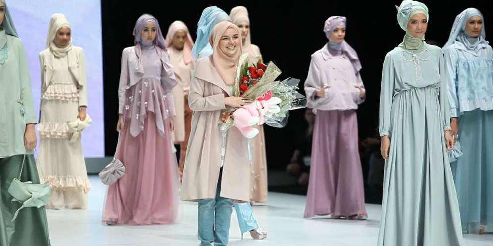 Hijab Lebaran dari Dasar Raja Ampat