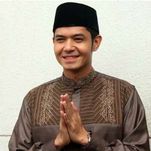 Pria Tampil Modis Saat Lebaran? Ini Tipsnya