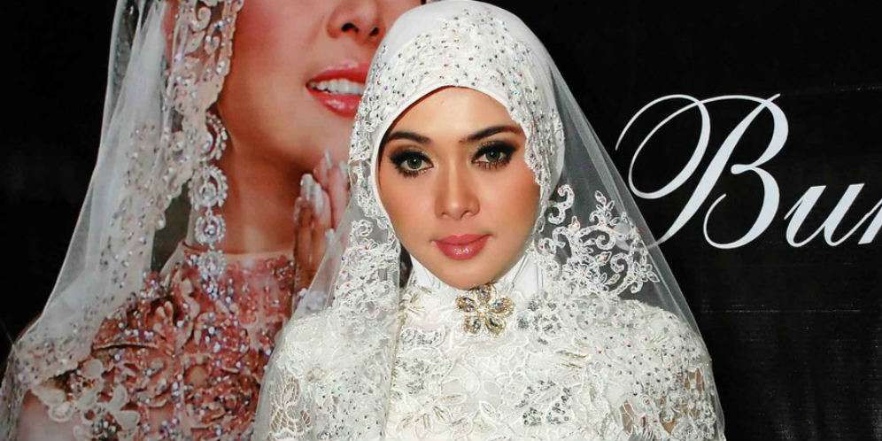 Foto Keanggunan Syahrini Saat Berhijab