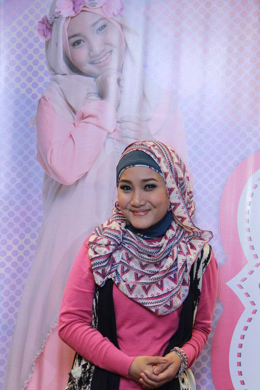 Hijab Cantik ala Fatin Shidqia Lubis