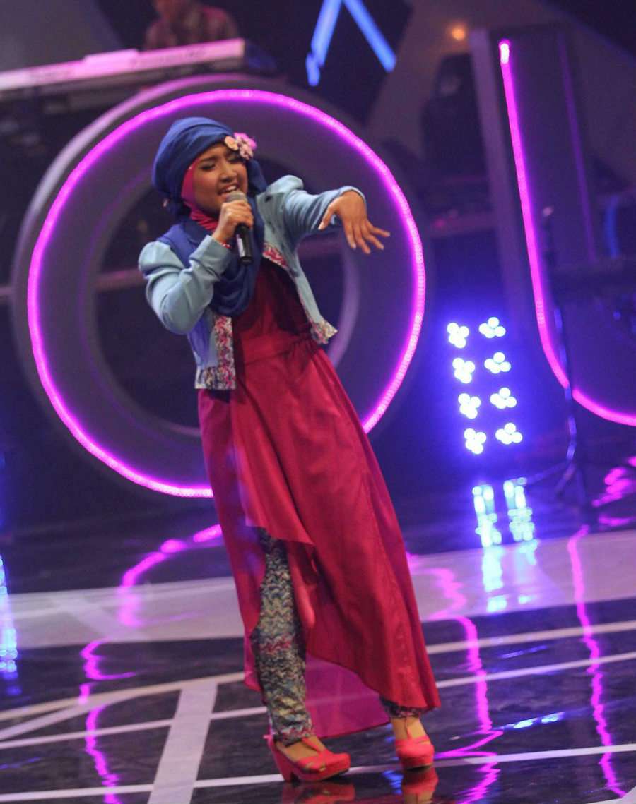 Hijab Cantik ala Fatin Shidqia Lubis