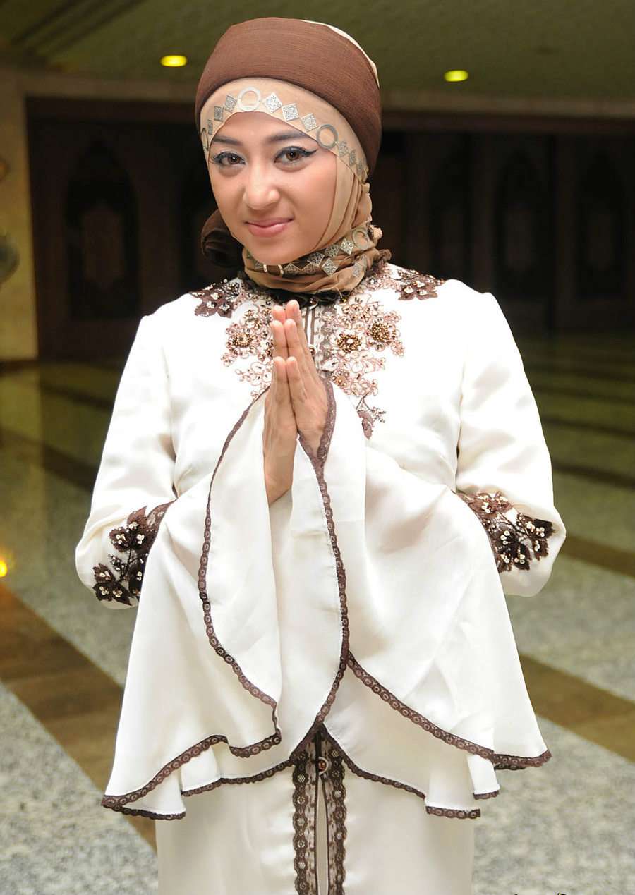 Foto Dewi Perssik Kala Berhijab Foto Dewi Perssik Kala Berhijab