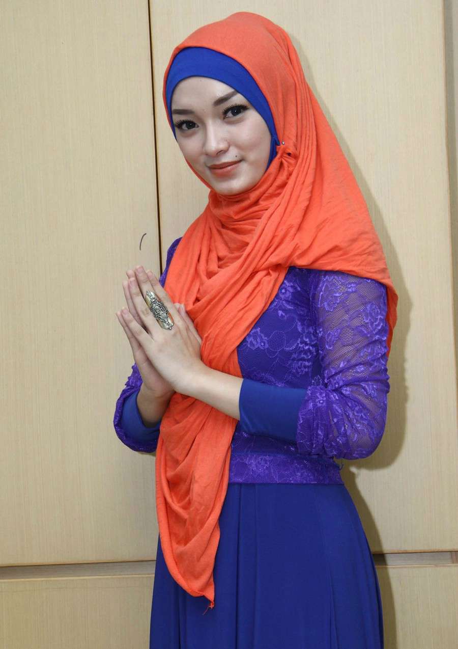Foto Zaskia Gotik Anggun Berhijab