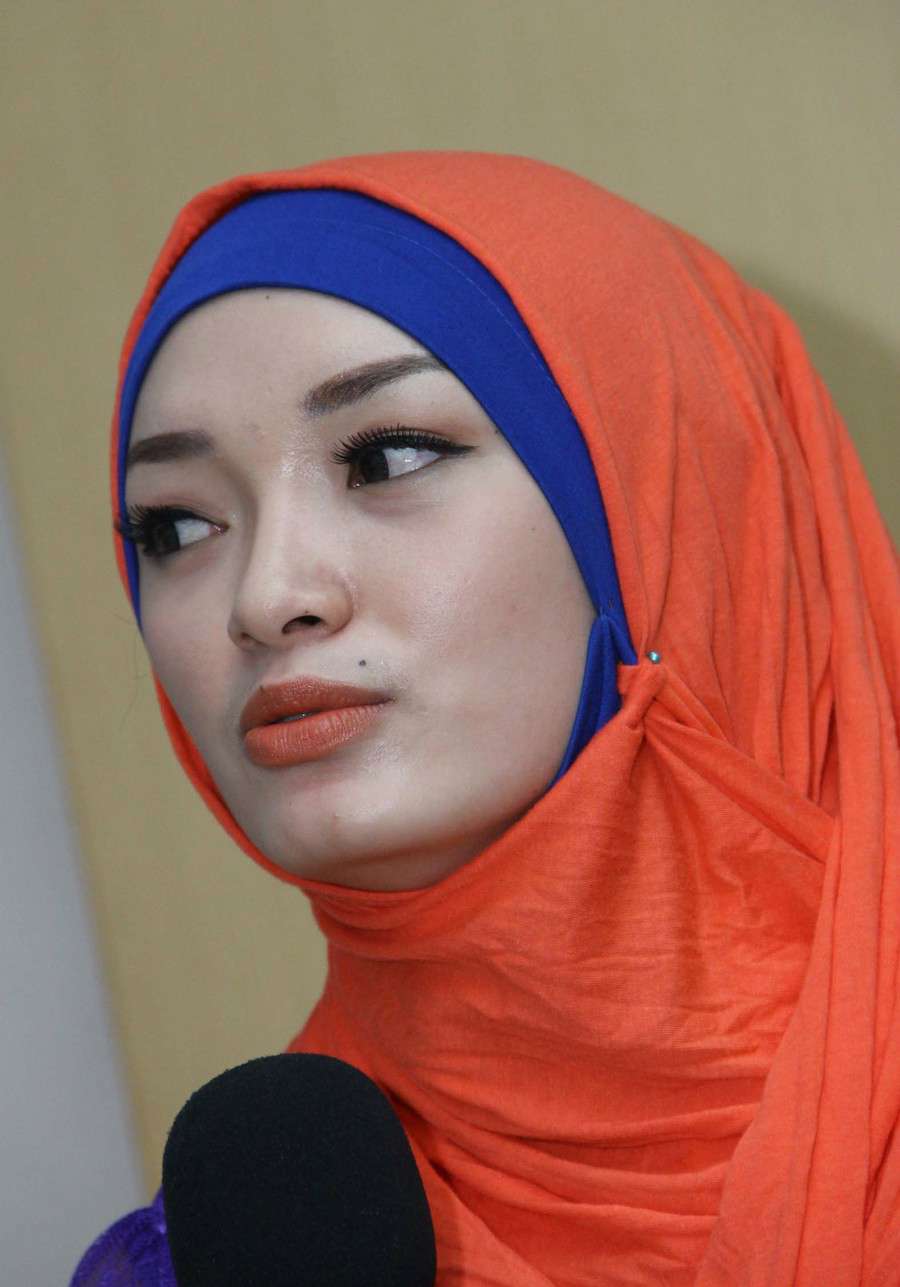 Foto Zaskia Gotik Anggun Berhijab
