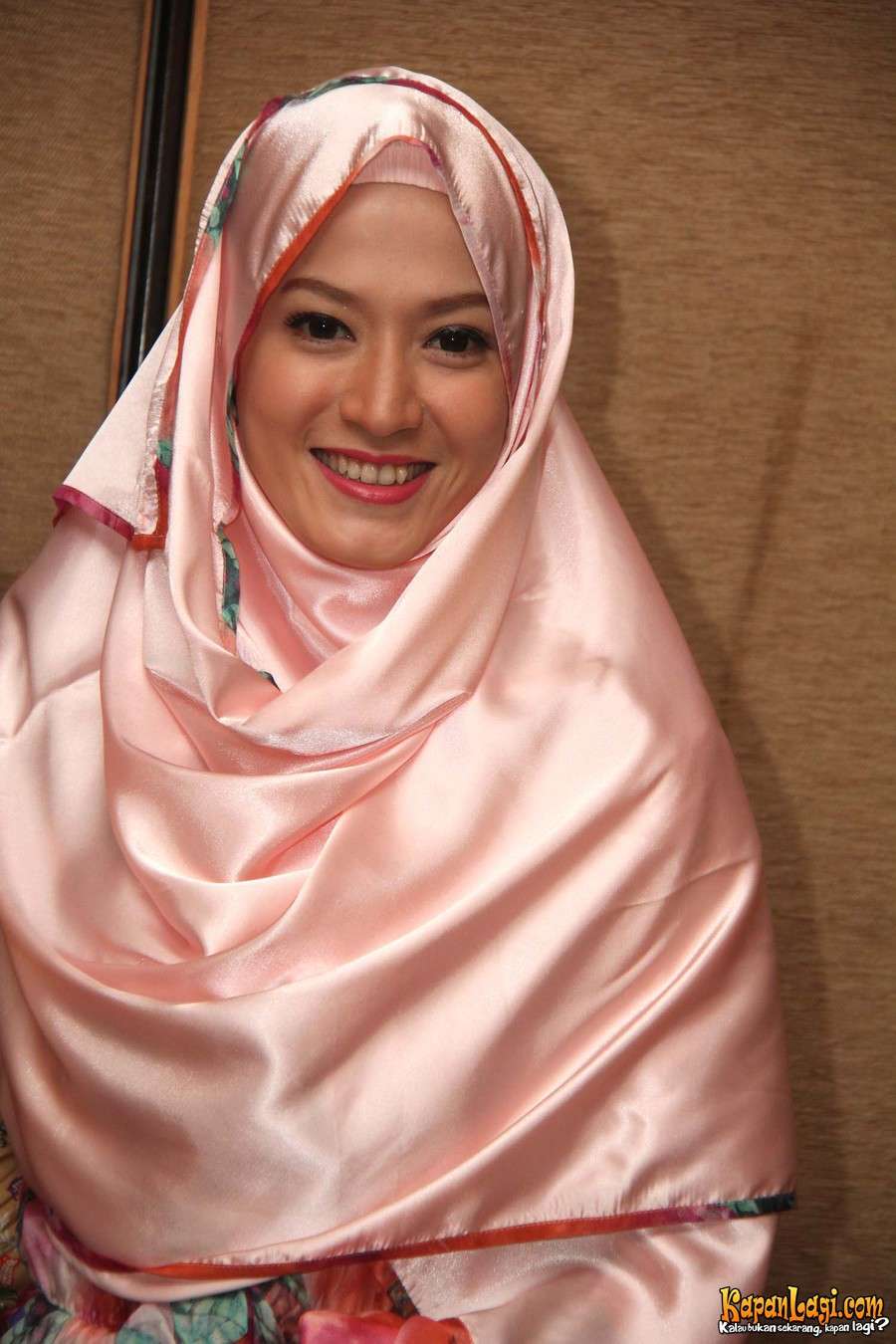 Foto Keanggunan Lyra Virna Berbalut Hijab Foto Keanggunan Lyra Virna Berbalut Hijab