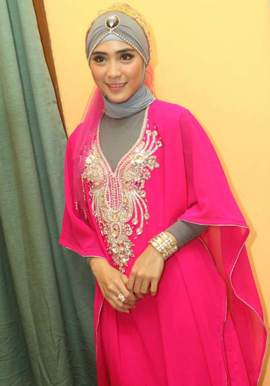 Ramadan, April Jasmine Tausiah Lewat Internet