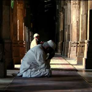 Pesantren Ini Wajibkan Santri Salat Tahajud dan Duha