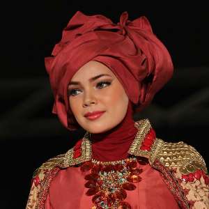 Perjalanan 30 Tahun Dewi Sandra Temukan Hidayah
