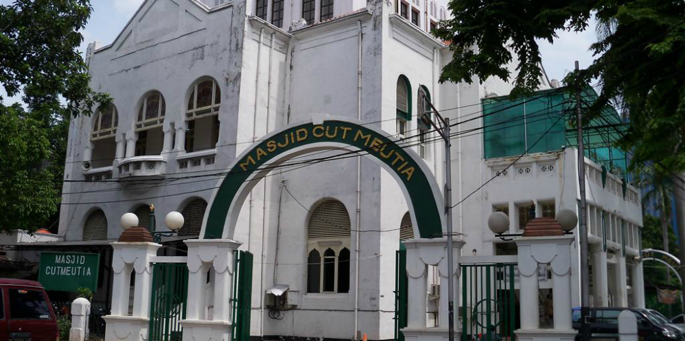Masjid Cut Meutia, Gedung Bertingkat Pertama di Batavia