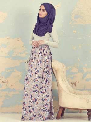 Tampil Femin dengan Rok Floral Hijabers Dunia
