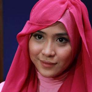 Ramadan, April Jasmine Tausiah Lewat Internet