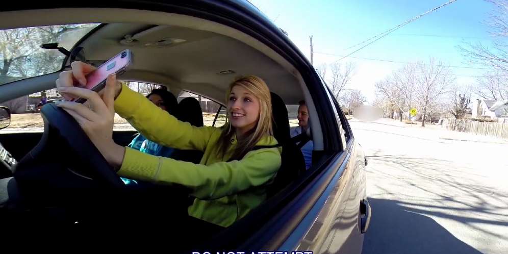 Saudi Denda Pengemudi yang Selfie