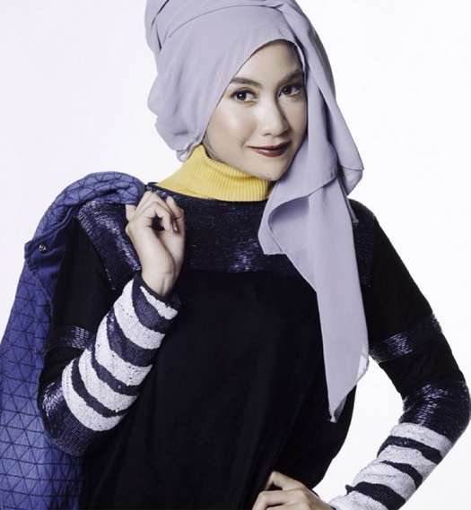 Cantiknya Anisa Rahma `Cherrybelle` Berhijab