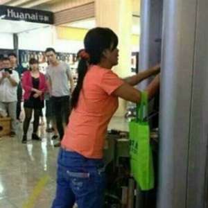 Jengkel Kartu Tertelan, Wanita Ini Nekat Jebol ATM