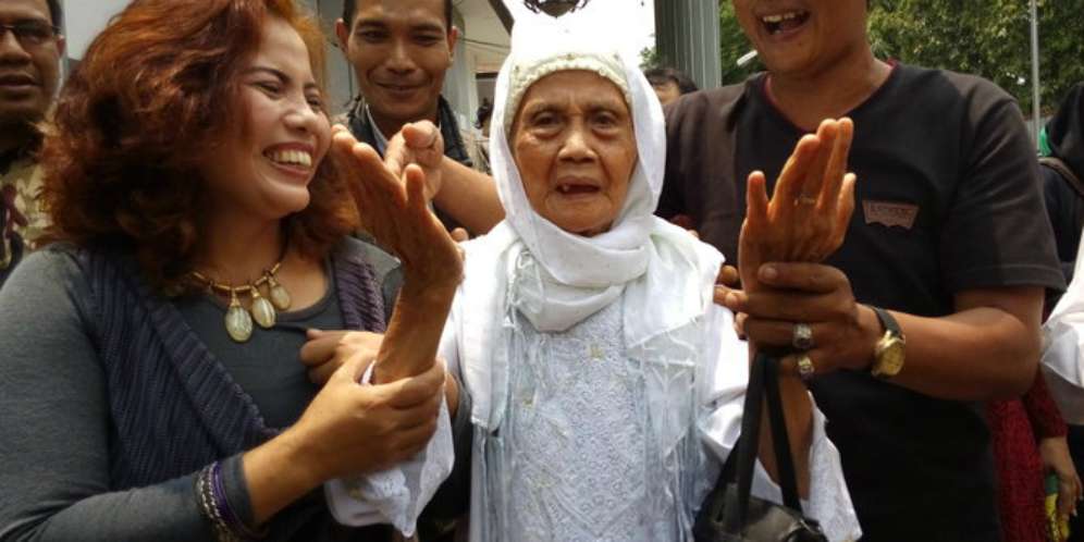 Nenek Fatimah Bebas dari Gugatan Rp 1 Miliar Anak Kandungnya Nenek Fatimah Bebas dari Gugatan Rp 1 Miliar Anak Kandungnya
