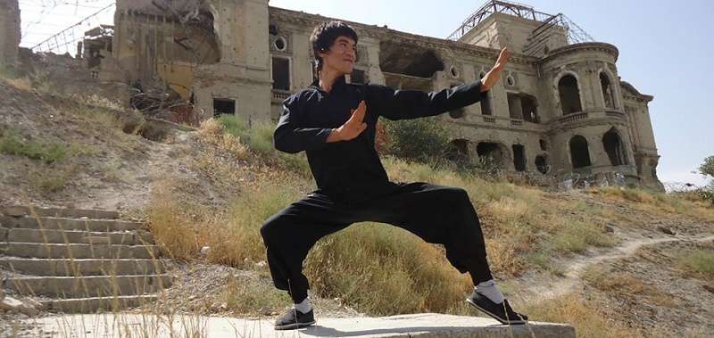Gaya Keren Pemuda Afghanistan, Reinkarnasi Bruce Lee