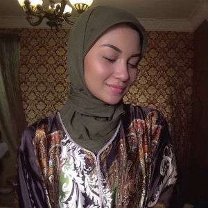 Ariel Tatum Makin Cantik Dengan Hijab Sederhana