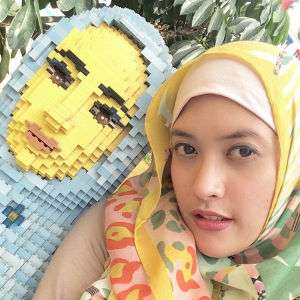 Gaya Andalan Adhitya Putri Berhijab