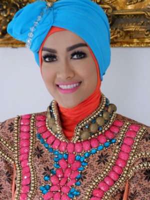 Julia Perez Berhijab, Makin Cantik?