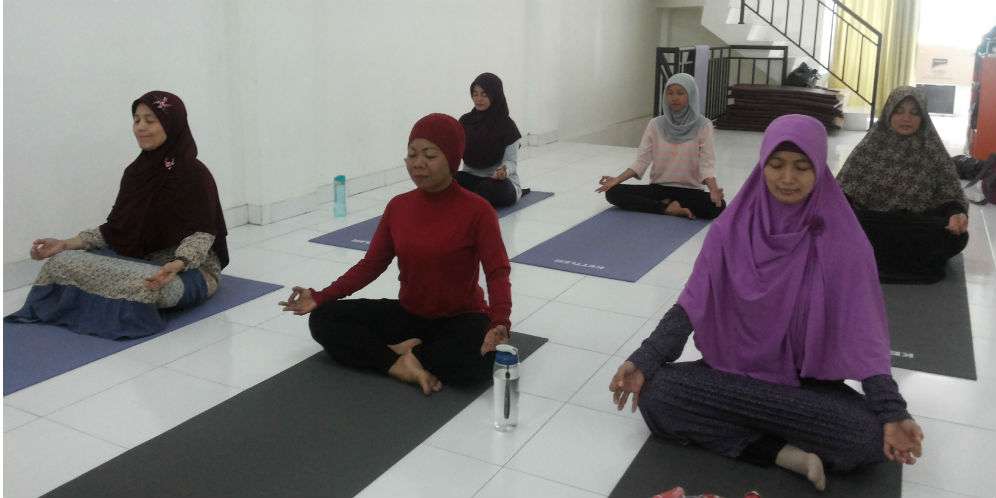 Latih Kesabaran Dengan Yoga Muslimah