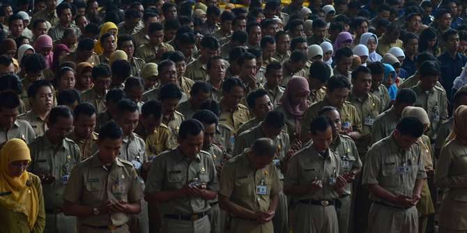 Mengapa Para PNS Kita Terima Gaji ke 13