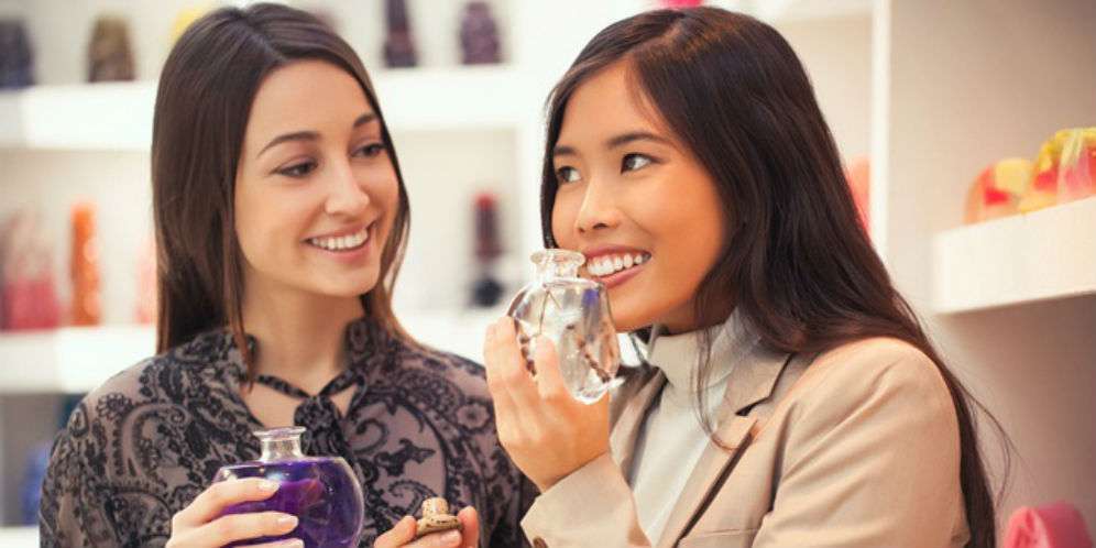 Pandangan Islam Wanita Memakai Parfum