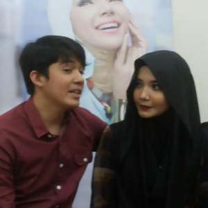 Berkat Zaskia, Irwansyah Jadi Pengamat Fesyen Berkat Zaskia, Irwansyah Jadi Pengamat Fesyen