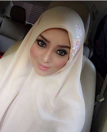 Gaya-gaya Cantik Terry Putri Berhijab Gaya-gaya Cantik Terry Putri Berhijab