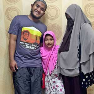 Alasan Indadari, Istri Caisar `YKS` Bercadar Alasan Indadari, Istri Caisar `YKS` Bercadar