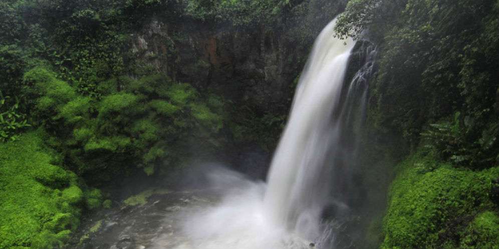 Menguak 'Misteri' Air Terjun Berasap di Jambi
