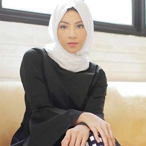 Rahasia Gaya Cantik Hijab Natasha Rizki Sehari-hari