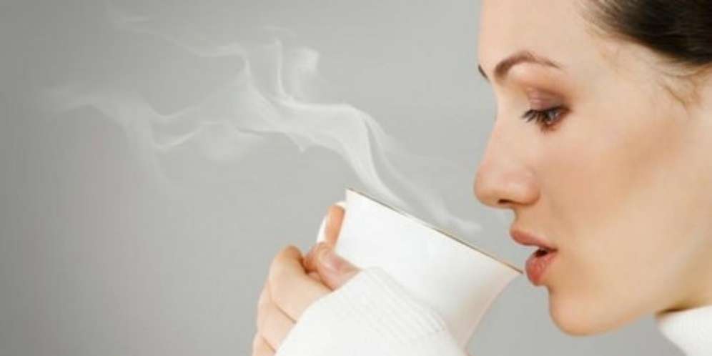 4 Manfaat Minum Air Hangat di Pagi Hari