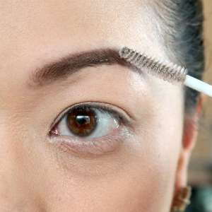 Tips Menggunakan Pensil Alis