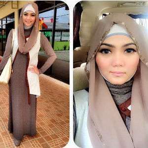 Umroh Lagi, Presenter Rina Nose Ajak Keluarga