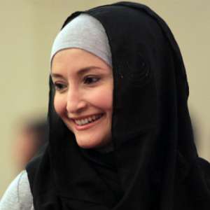 Inneke Koesherawati Tebus Rasa Bersalah dengan Tarawih