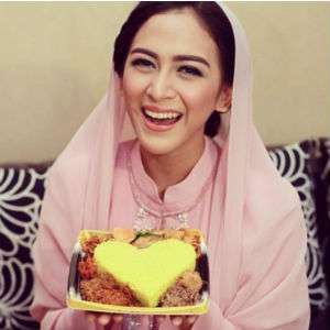 Nina Zatulini Berhijab Bikin Hati Netizen Tenang