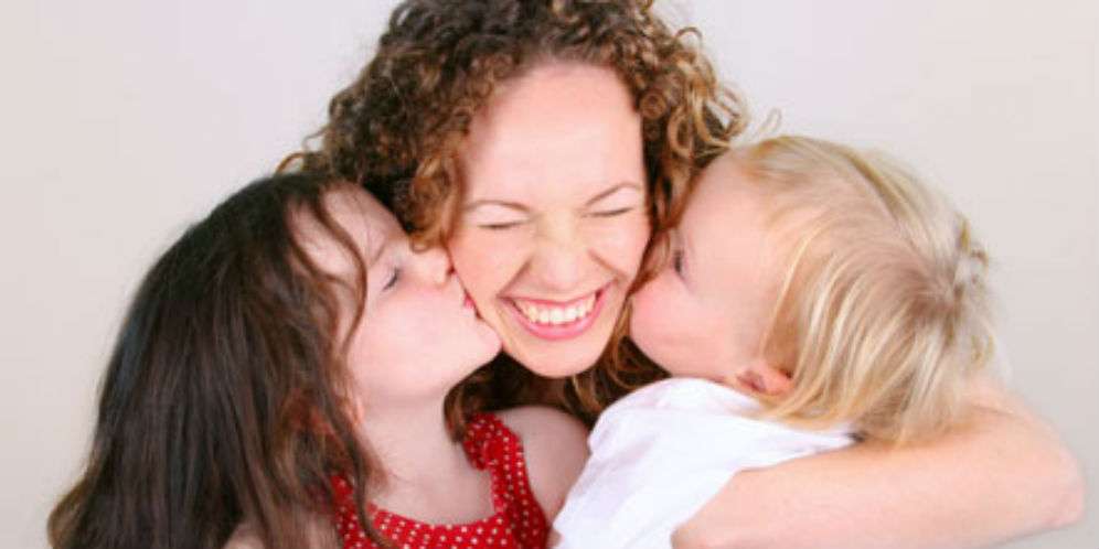 Ini Alasan Orang Berciuman Selalu Menutup Mata