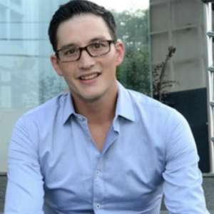 Cara Berbusana Formal ala Mike Lewis