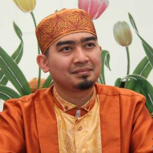 Raffi Ahmad Luluhkan Hati Hotman Bantu Ustaz Solmed