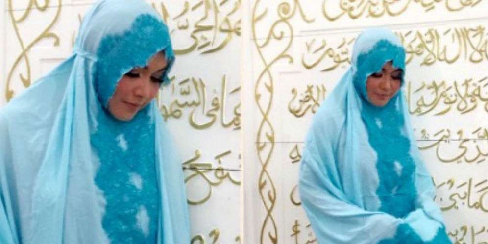 Denada Nikmati Ramadan Bersama Buah Hati