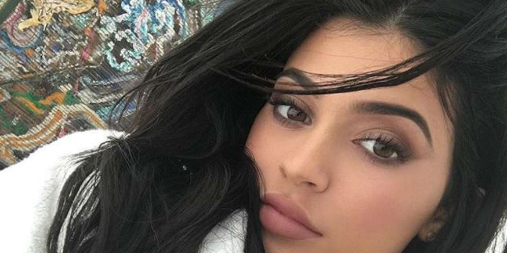 Kejutan Kylie Jenner untuk Pecinta Lipstik