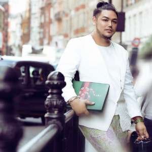 Ivan Gunawan Selesaikan Buku Terbaru Sambil Berlibur