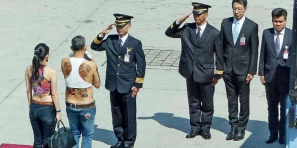 Penampilan 'Gembel' Si Calon Raja Itu Bikin Kaget