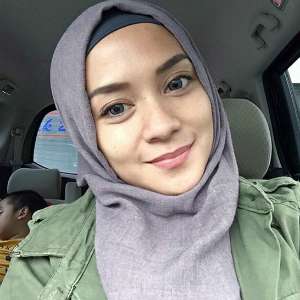 Cantiknya Enno Lerian dengan Balutan Jilbab