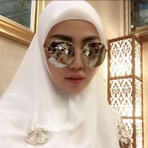 Heboh Foto Bella Shofie Berjilbab Pakai Celana Pendek?