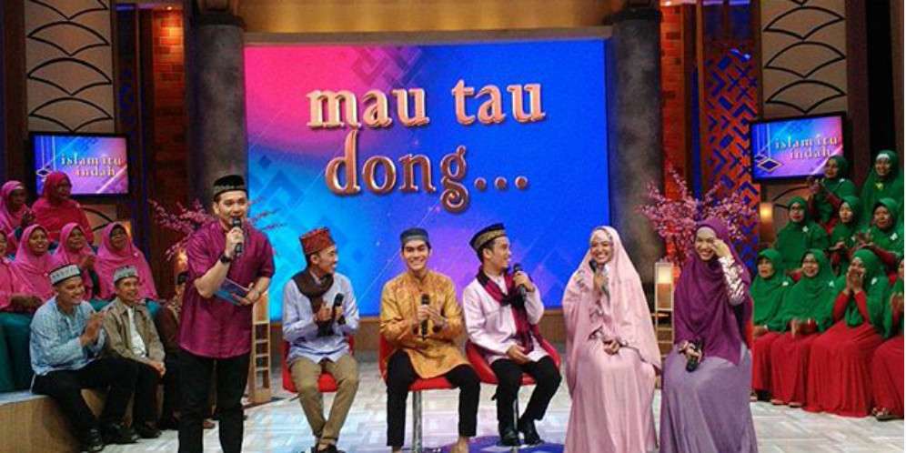 Memakai Khimar, Dewi Persik Berhijrah?