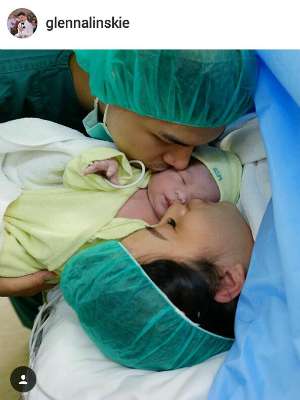 Selamat! Chelsea Olivia Lahirkan Bayi Perempuan