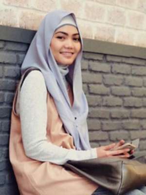 Memutuskan Berhijab, Rina Nose Hapus Foto Lama