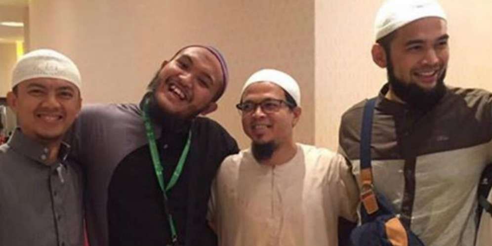 Resmi Jadi Haji, Inilah Penampilan Baru Teuku Wisnu dan Caisar Resmi Jadi Haji, Inilah Penampilan Baru Teuku Wisnu dan Caisar